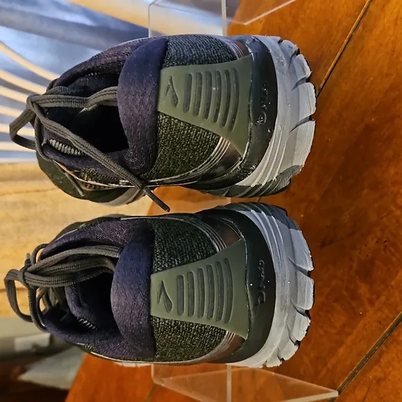 BROOKS | GTS 18 | ADRENALINE | SIZE 11.5
