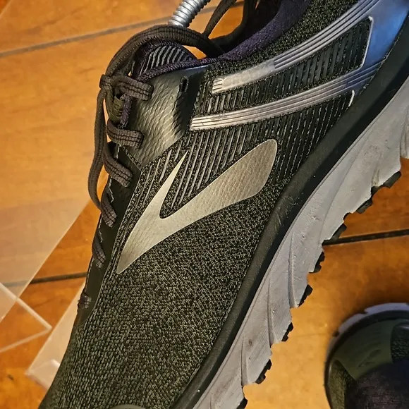 BROOKS | GTS 18 | ADRENALINE | SIZE 11.5