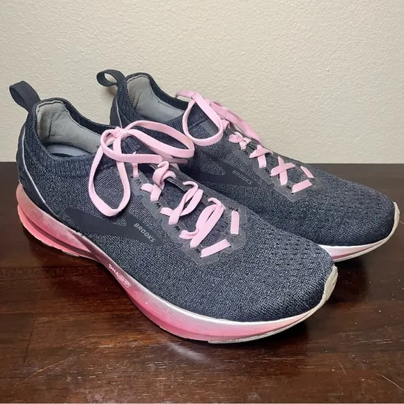 Brooks‎ Levitate 2 LE Running Shoes Black and Pink Size 9