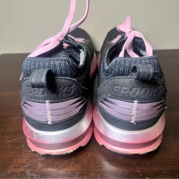 Brooks‎ Levitate 2 LE Running Shoes Black and Pink Size 9