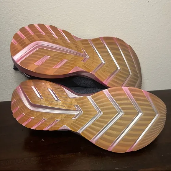 Brooks‎ Levitate 2 LE Running Shoes Black and Pink Size 9