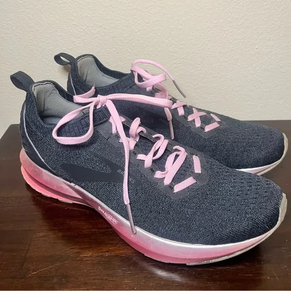 Brooks‎ Levitate 2 LE Running Shoes Black and Pink Size 9