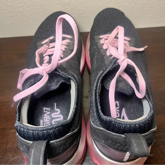 Brooks‎ Levitate 2 LE Running Shoes Black and Pink Size 9