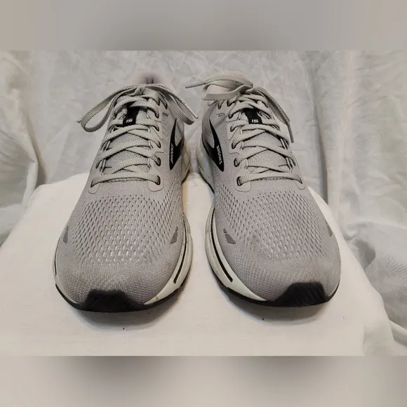 Brooks Mens Ghost 15 1103931D098 Gray Running Shoes Sneakers Sz 11.5 D