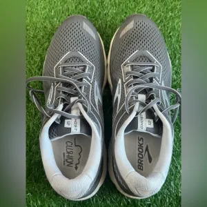 Brooks men’s Running Shoes Size 11.5