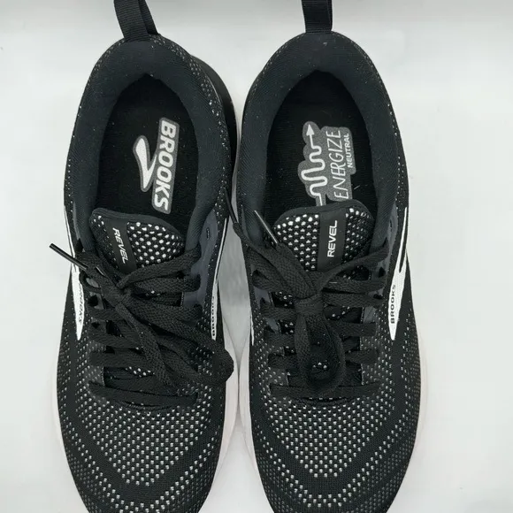 Brooks Revel 6 Running Shoes in Black / Blackened Pearl / White