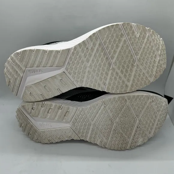 Brooks Revel 6 Running Shoes in Black / Blackened Pearl / White