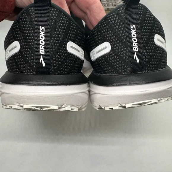 Brooks Revel 6 Running Shoes in Black / Blackened Pearl / White