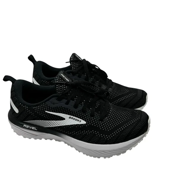 Brooks Revel 6 Running Shoes in Black / Blackened Pearl / White