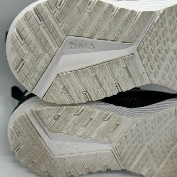 Brooks Revel 6 Running Shoes in Black / Blackened Pearl / White