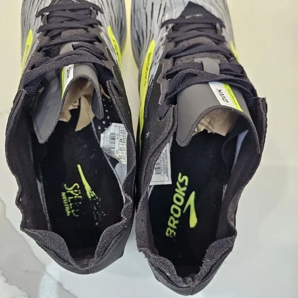 Brooks Running Shoe Men's Size 11 Black Track Spikes Cleats Racing Unisex