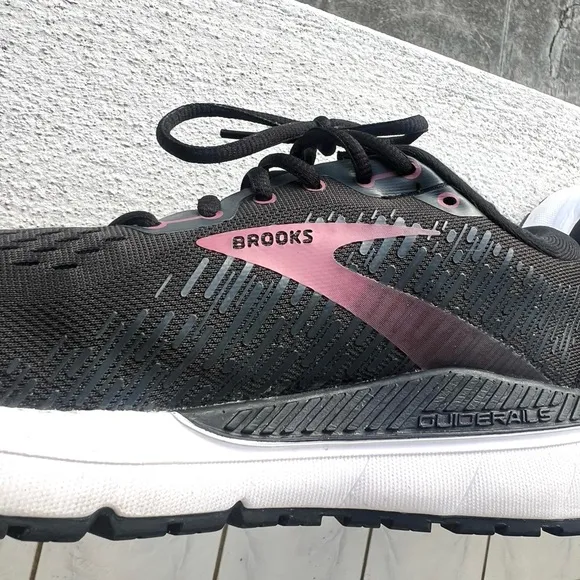 Brooks Women's Running Shoe 9.5 Addiction GTS 15 Almost new!