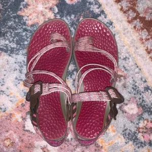 Chaco Maroon Slingback Multi-Strap Hiking Waterproof Sandals Size 8 Used