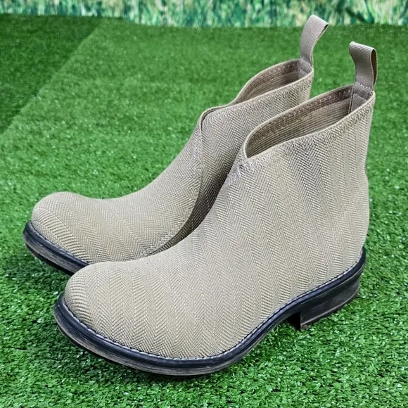 CHARLESTON SHOE CO. | THE BARCELONA BOOT \ STRETCH KNIT PREPPY BOOTS