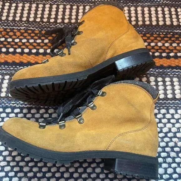 Clarks Faralyn Alpha hiking boots sz 8.5