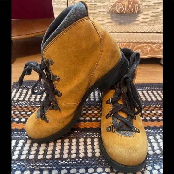 Clarks Faralyn Alpha hiking boots sz 8.5
