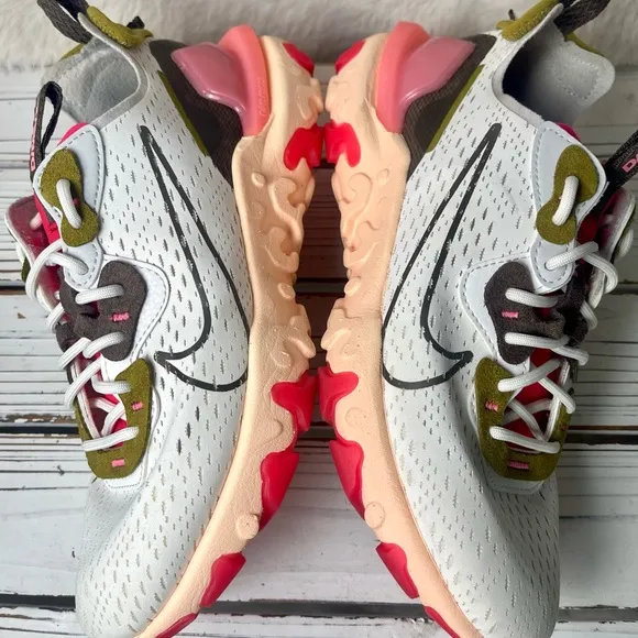 CLEAN Size 8 - Nike React Vision White Siren Red Women's Shoes White Peach Pink