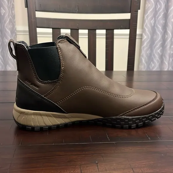 Columbia Fairbanks Chelsea Rover Boots waterproof Omni Heat brown Mens Size 9.5