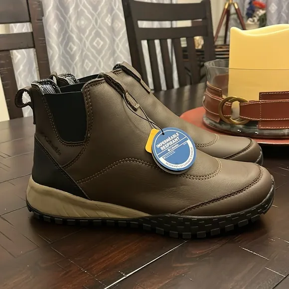 Columbia Fairbanks Chelsea Rover Boots waterproof Omni Heat brown Mens Size 9.5