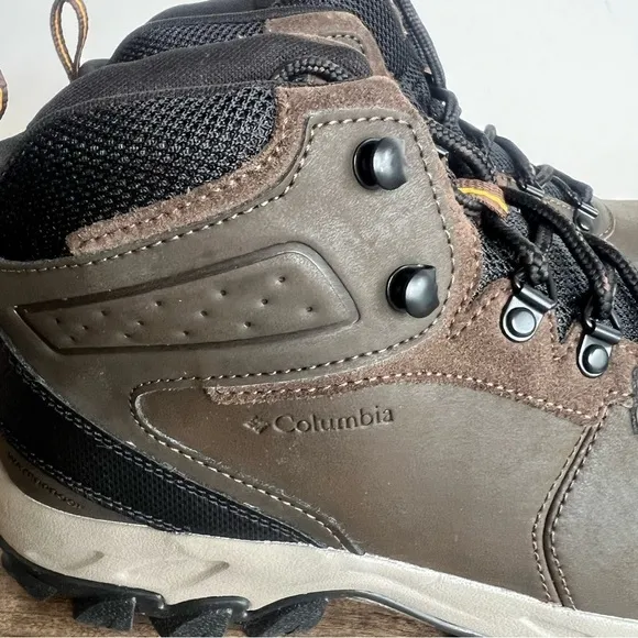 Columbia Newton Ridge Plus II Waterproof Men's Boot Size 9.5 Wide