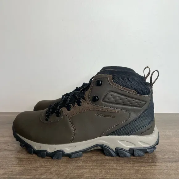 Columbia Newton Ridge Plus II Waterproof Men's Boot Size 9.5 Wide