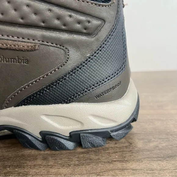 Columbia Newton Ridge Plus II Waterproof Men's Boot Size 9.5 Wide