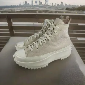 Converse Run Star Hike Platform City Pack US 9.5 Women's Off White Hi-top Shoes