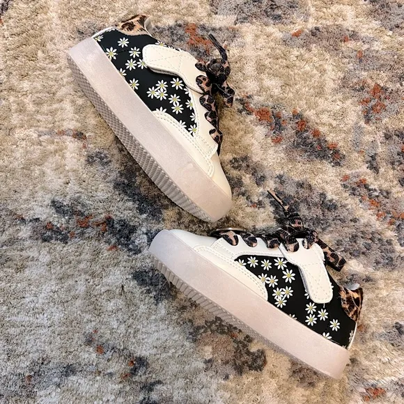 Daisy &amp; Animal Print Star Sneakers