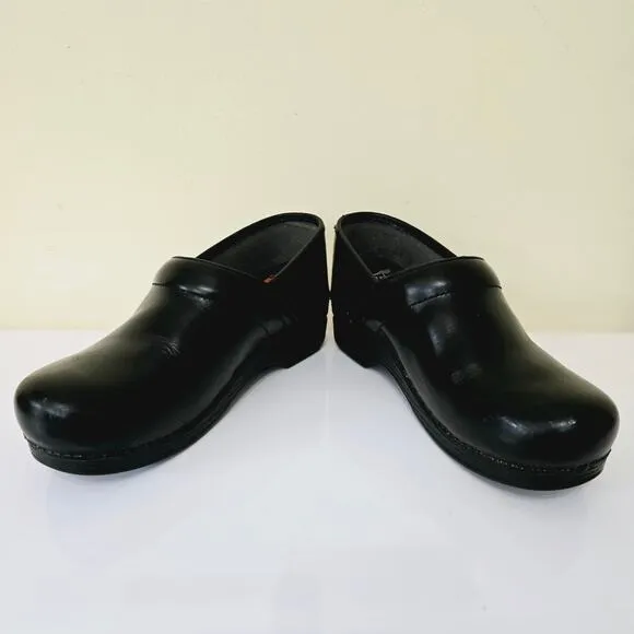 Dansko XP Black Leather Slip On Work Clogs  Nursing Shoes Women's Size 40 10 9.5