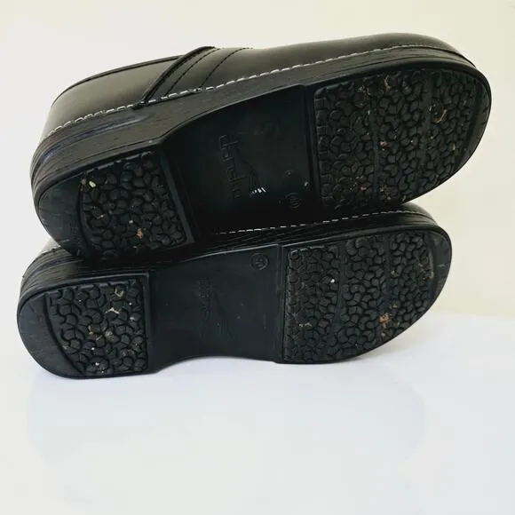 Dansko XP Black Leather Slip On Work Clogs  Nursing Shoes Women's Size 40 10 9.5