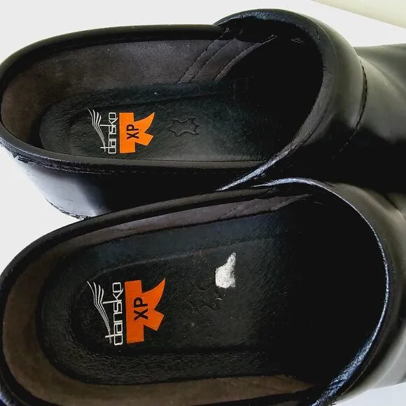 Dansko XP Black Leather Slip On Work Clogs  Nursing Shoes Women's Size 40 10 9.5
