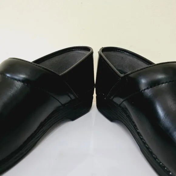 Dansko XP Black Leather Slip On Work Clogs  Nursing Shoes Women's Size 40 10 9.5