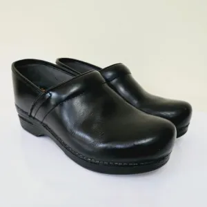 Dansko XP Black Leather Slip On Work Clogs  Nursing Shoes Women's Size 40 10 9.5