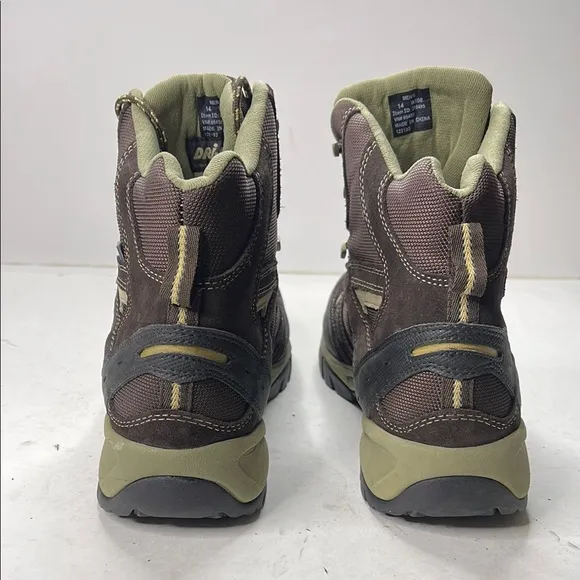 Dark Brown High-Top Hiking Boots with Ankle Support and Breathable Mesh