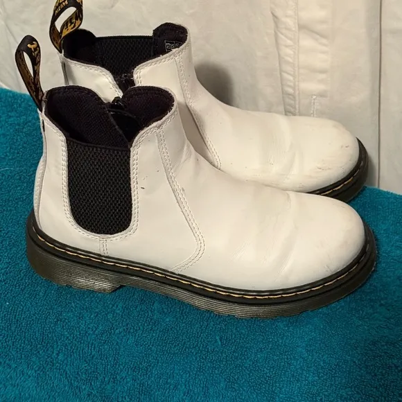 Dr. Martens Juniors Sz 2 White Ankle Boots &quot;Chelsea&quot; VGUC