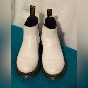 Dr. Martens Juniors Sz 2 White Ankle Boots &quot;Chelsea&quot; VGUC