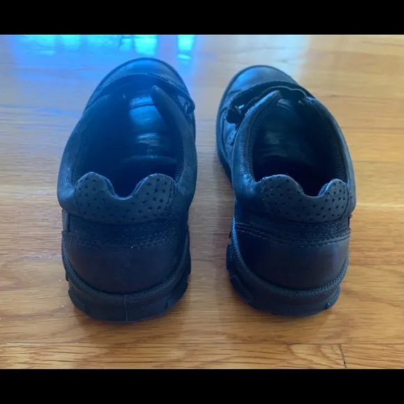 ECCO Little Boys Kids Black Leather Sneakers Casual Shoes Grip Strap Sz 3 EUR 34