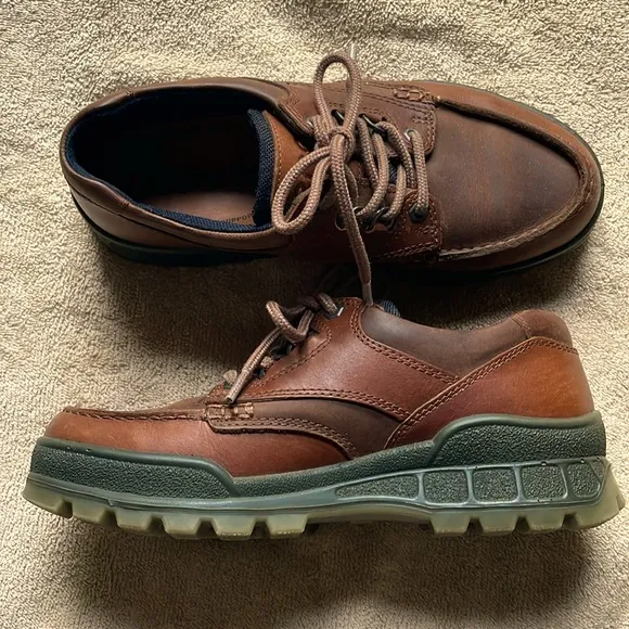 Ecco Mens 40/9 tan leather hiking shoes