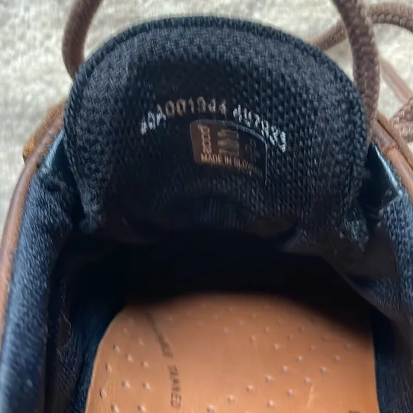 Ecco Mens 40/9 tan leather hiking shoes