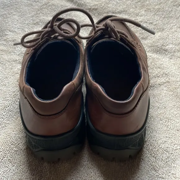 Ecco Mens 40/9 tan leather hiking shoes