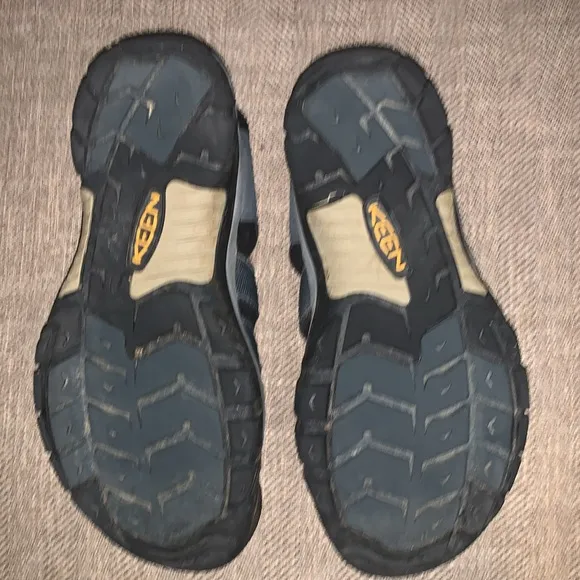 Excellent Preowned Condition Keen Waterproof Sandals Size 11.5 very nice.