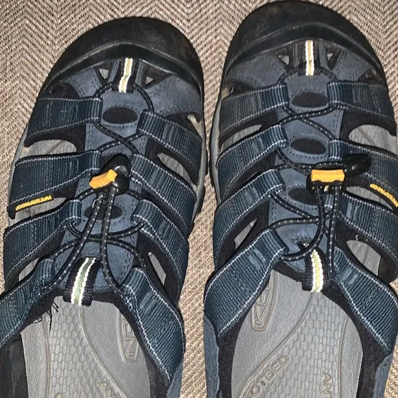 Excellent Preowned Condition Keen Waterproof Sandals Size 11.5 very nice.