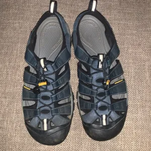 Excellent Preowned Condition Keen Waterproof Sandals Size 11.5 very nice.