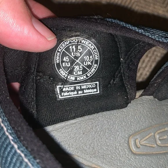 Excellent Preowned Condition Keen Waterproof Sandals Size 11.5 very nice.