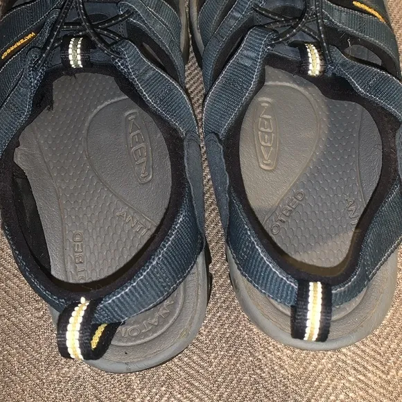 Excellent Preowned Condition Keen Waterproof Sandals Size 11.5 very nice.