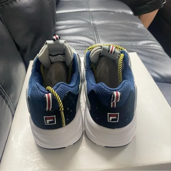 Fila Boys Ray Tracer 3RM00588-051 Gray &amp; Black running shoes. Size 6.5