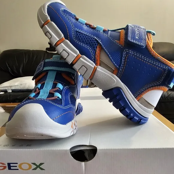 GEOX Dynomix Waterproof Closed Toe Sandals, Size 2 YOUTH - NEW!