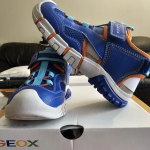 GEOX Dynomix Waterproof Closed Toe Sandals, Size 2 YOUTH - NEW!