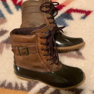 G.H. BAS &amp;CO, winter boots, rubber bottoms, leather uppers, like new, size 8