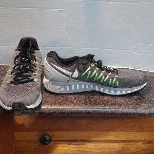 GIFT IDEA....Nike Zoom Odyssey 2 Running Shoes...Size 14